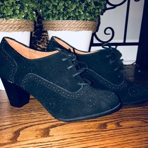 G.H Boss &  Co booties size 9